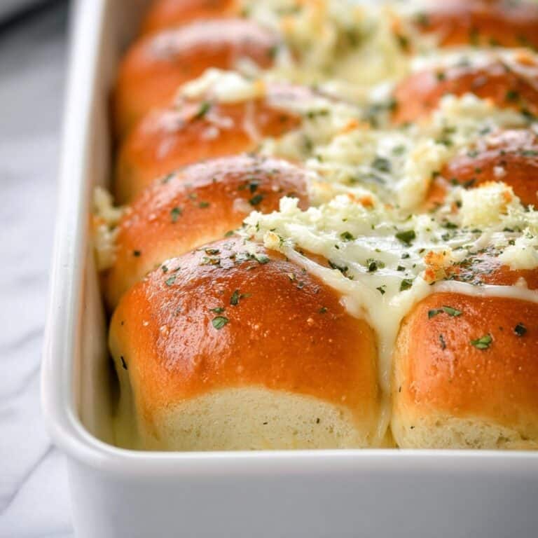 Cheesy Garlic Hawaiian Rolls Recipe